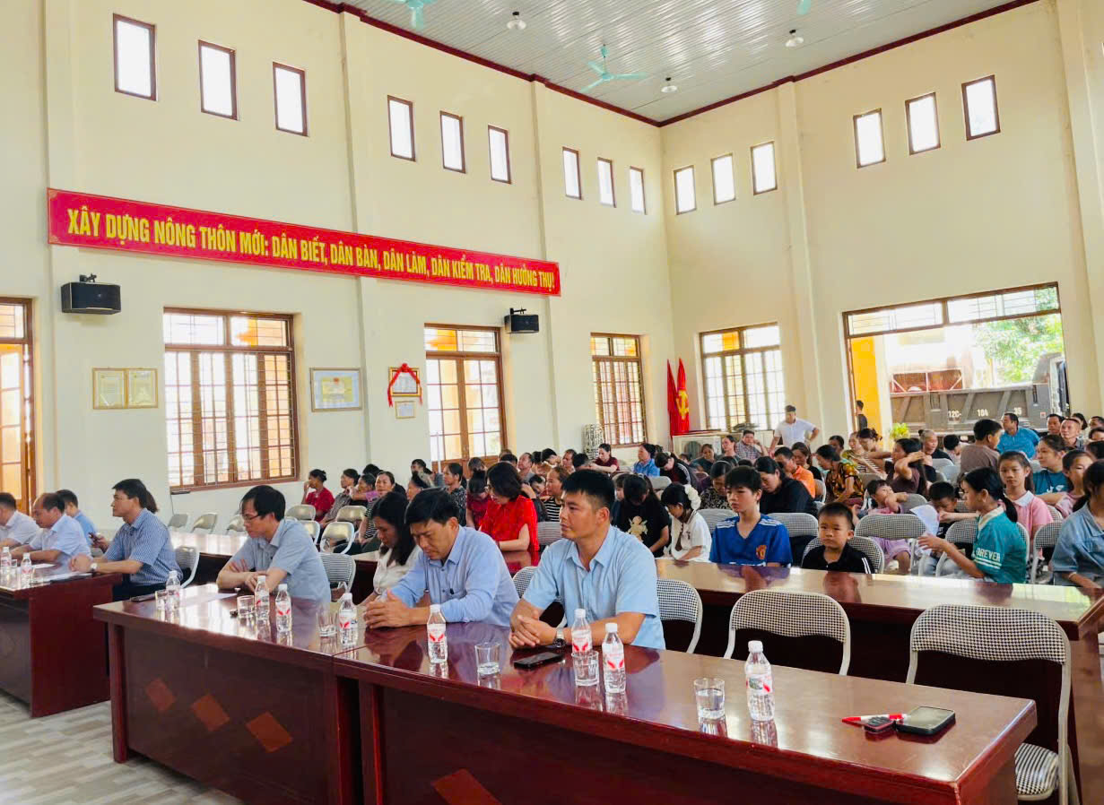 Xã Đồng Đăng Trao quà Tết Trung thu cho con em các gia đình bị ảnh hưởng bởi dự án cao tốc Hữu Nghị – Chi Lăng.